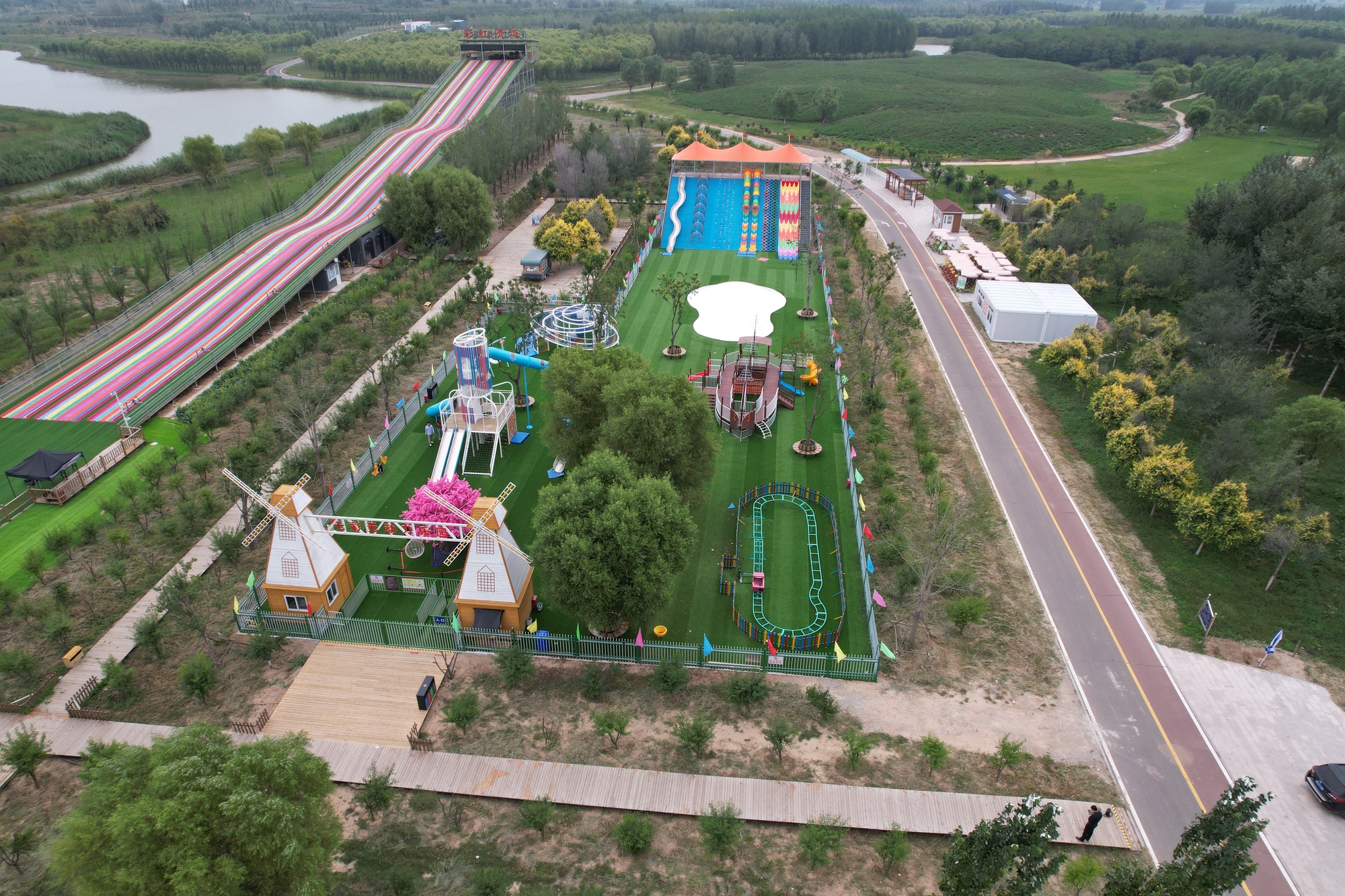 游乐场项目大型游乐设施设备.JPG