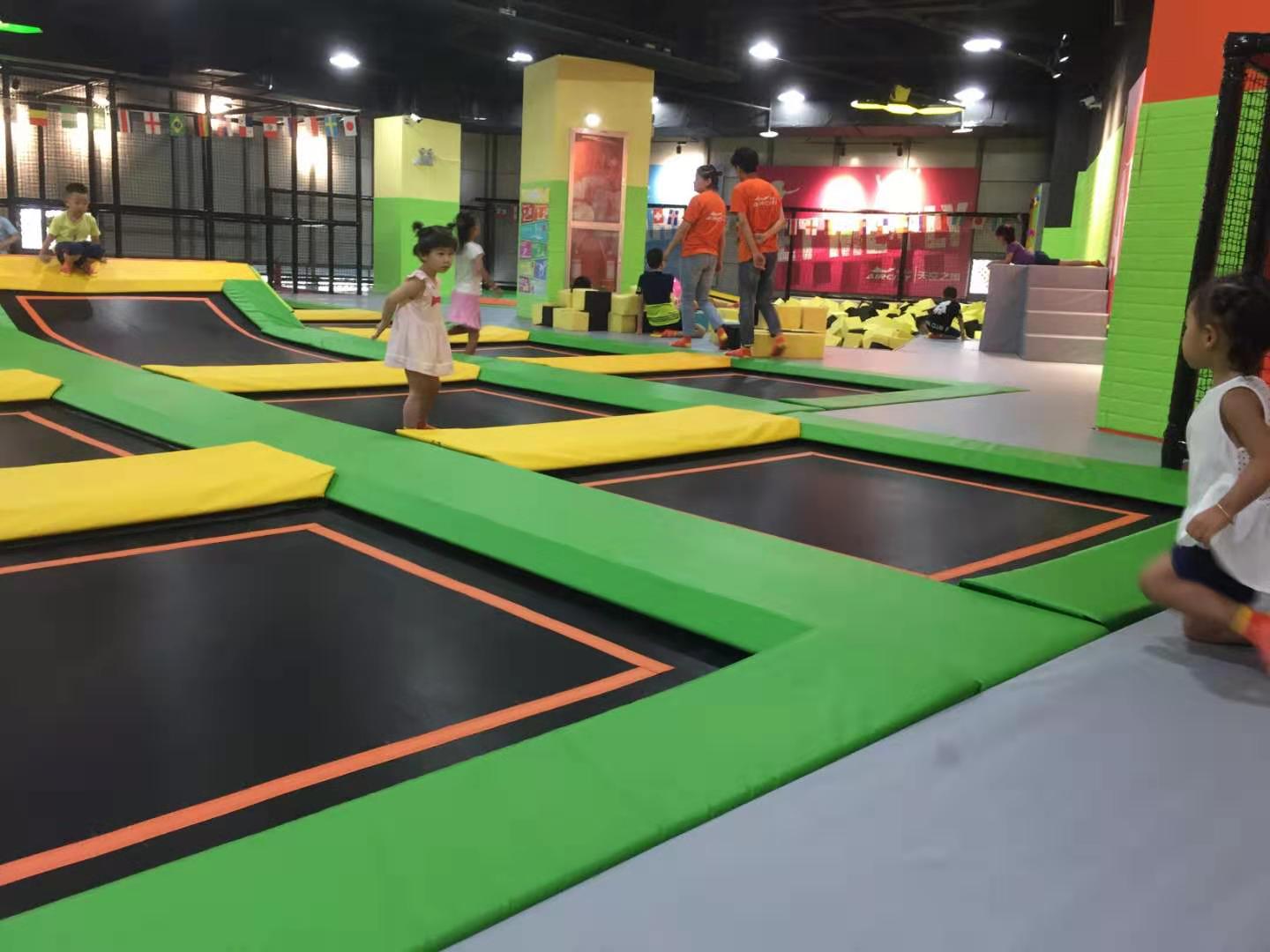 大型蹦床公園項(xiàng)目投資---漢林蹦床項(xiàng)目廠家
