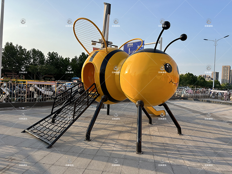 万达广场蜜蜂造型滑梯.jpg