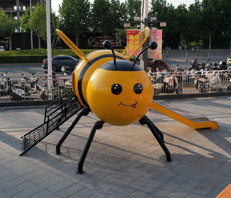 万达广场蜜蜂造型组合滑梯
